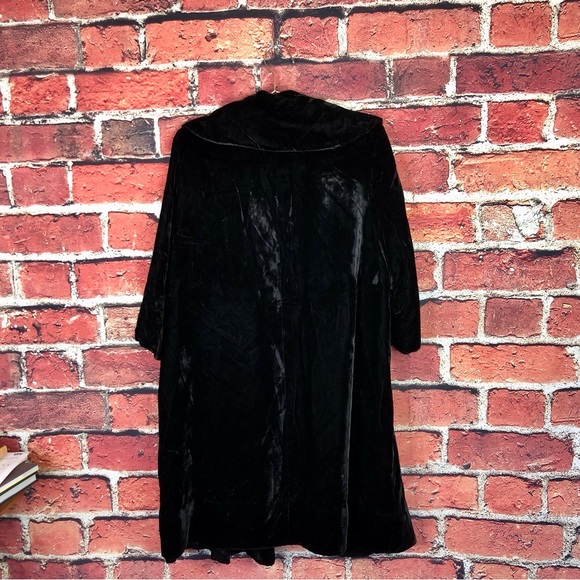 Vintage 1950s velvet opera jacket - Picture 5 of 8
